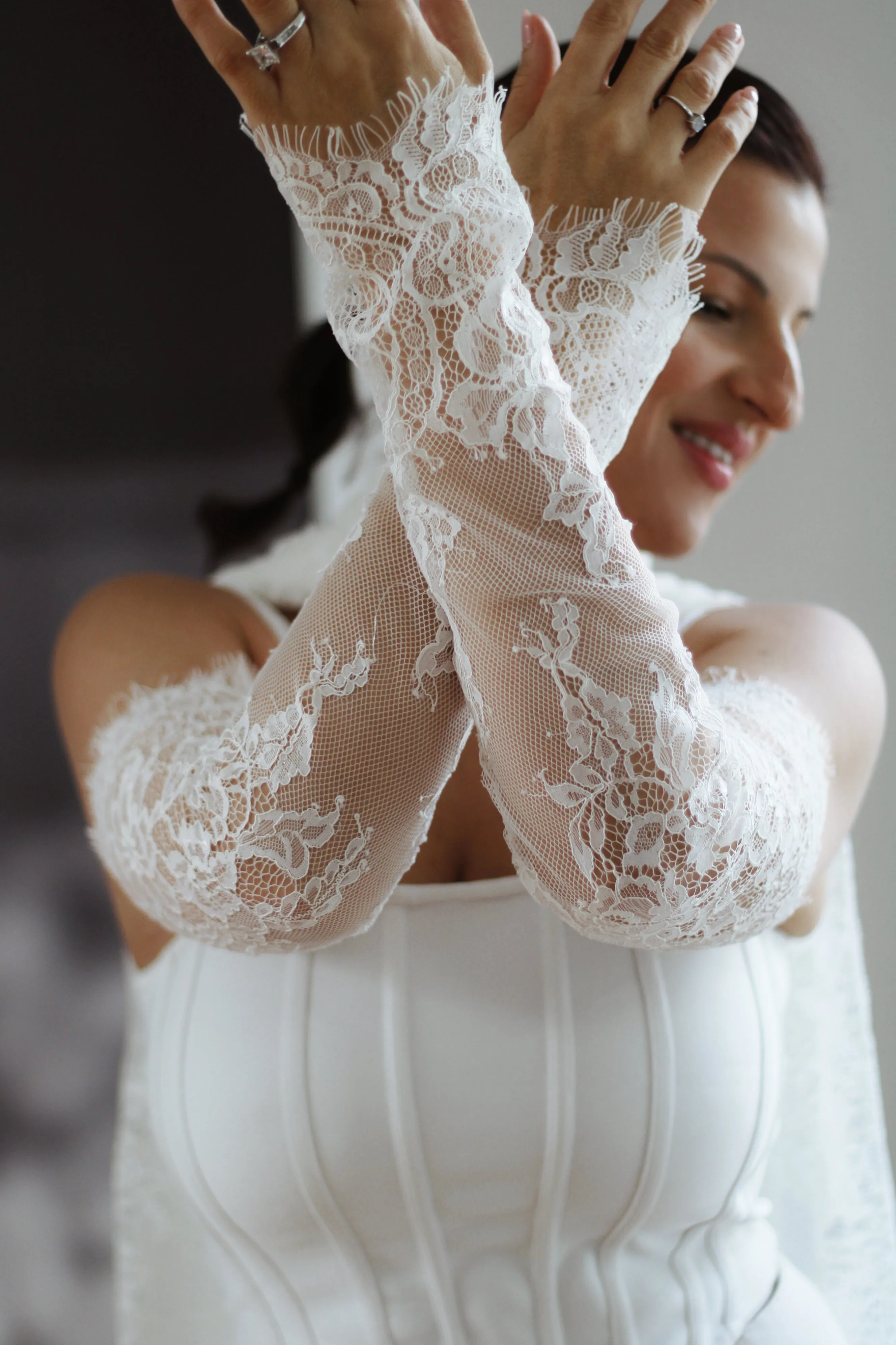 Chantilly Lace Scallop Bridal Sleeves