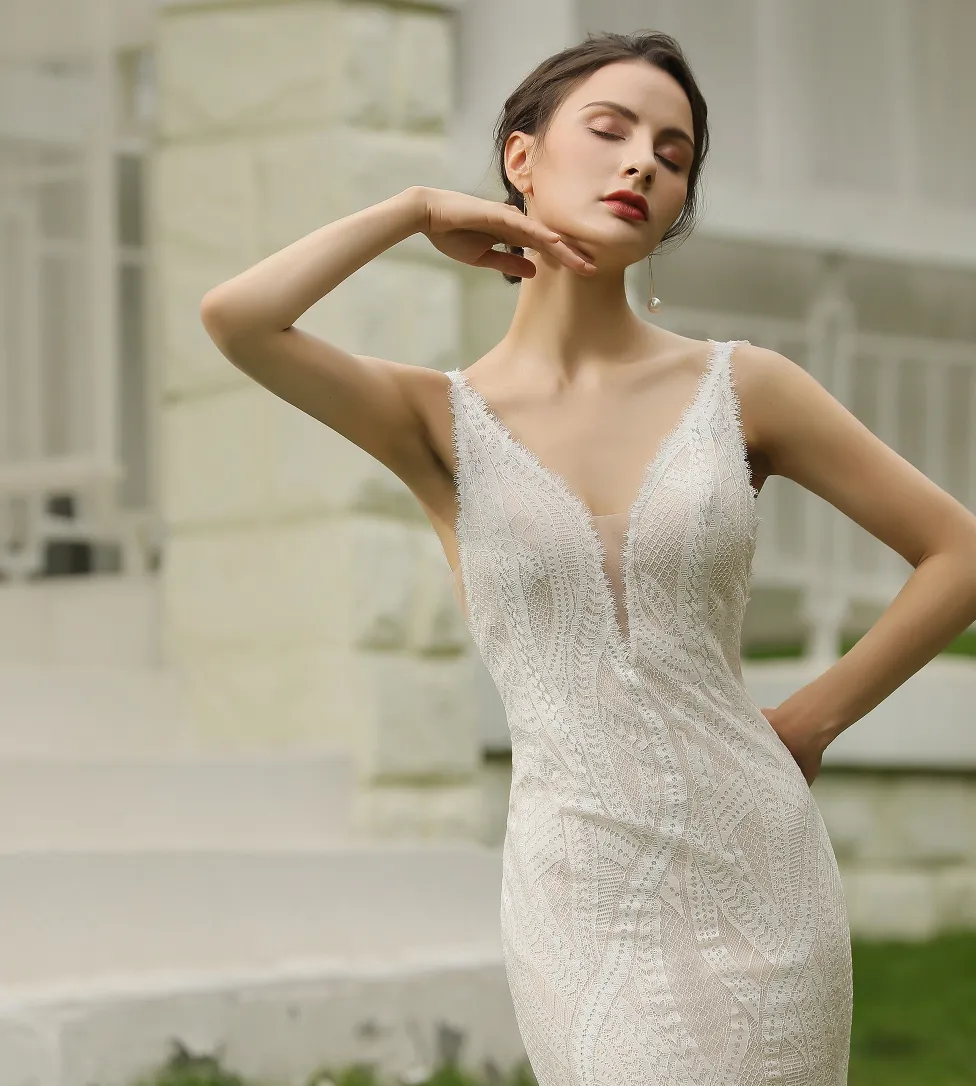Slim and Sexy Wedding Gown With Illusion Back